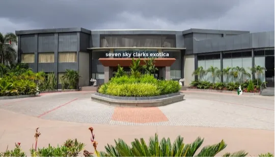Hotel Seven Sky