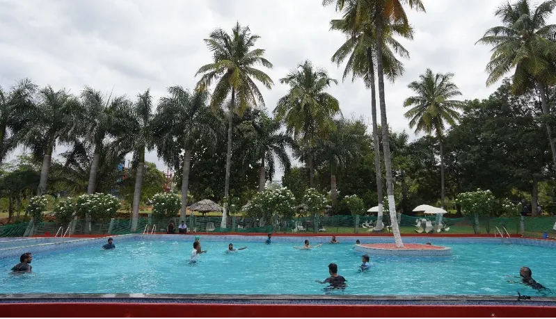 Elim Resorts