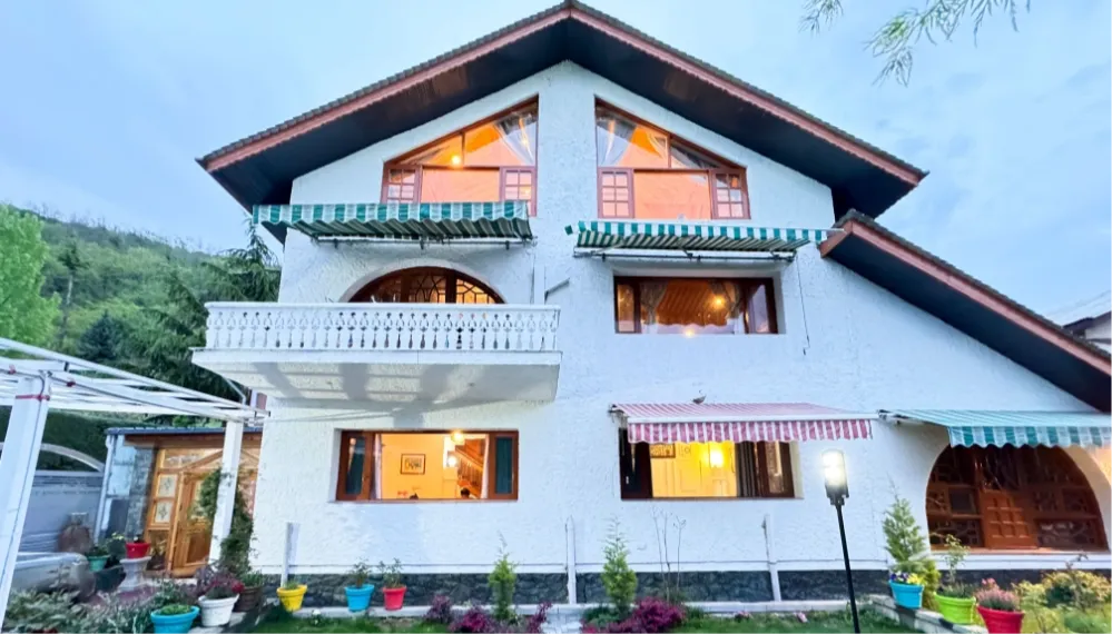Tree of Life Lakeside Cottage, Srinagar