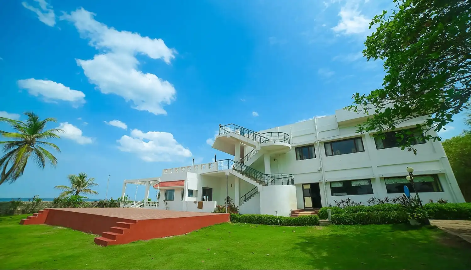 St. James Court Beach Resort