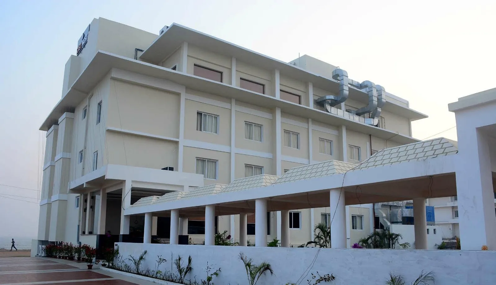 Hotel East West