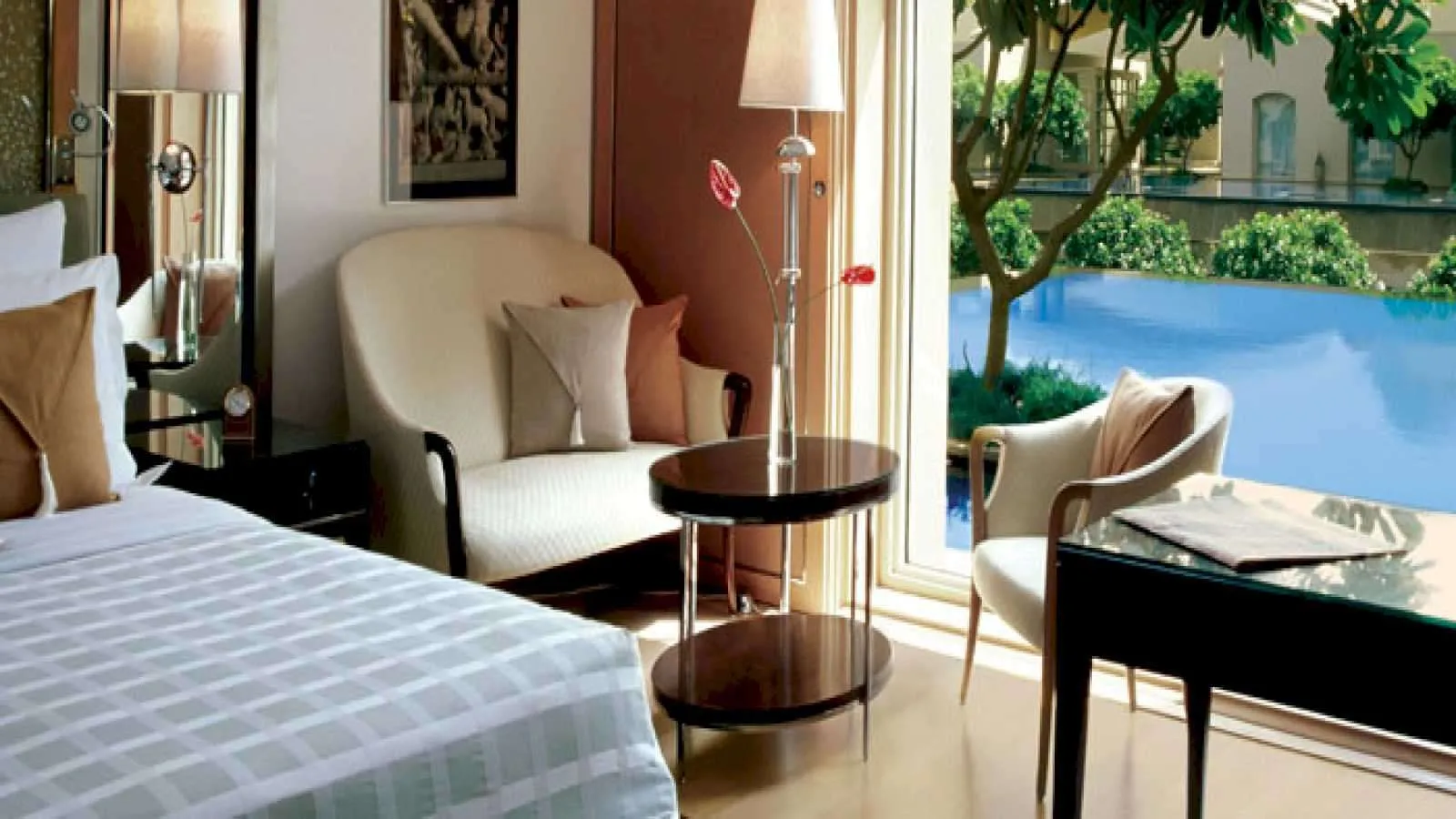 Deluxe Pool View Room