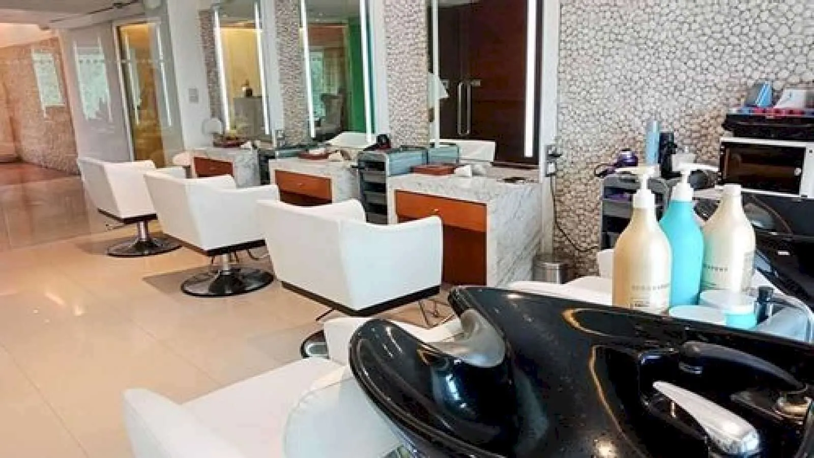 Aura salon