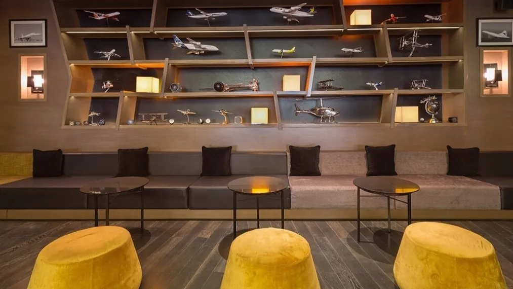 The Hangar - Lounge & Bar