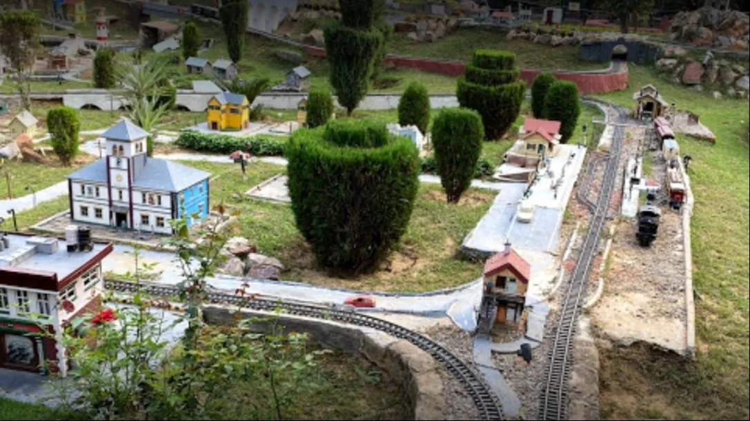 NeverEnuf Garden Railway