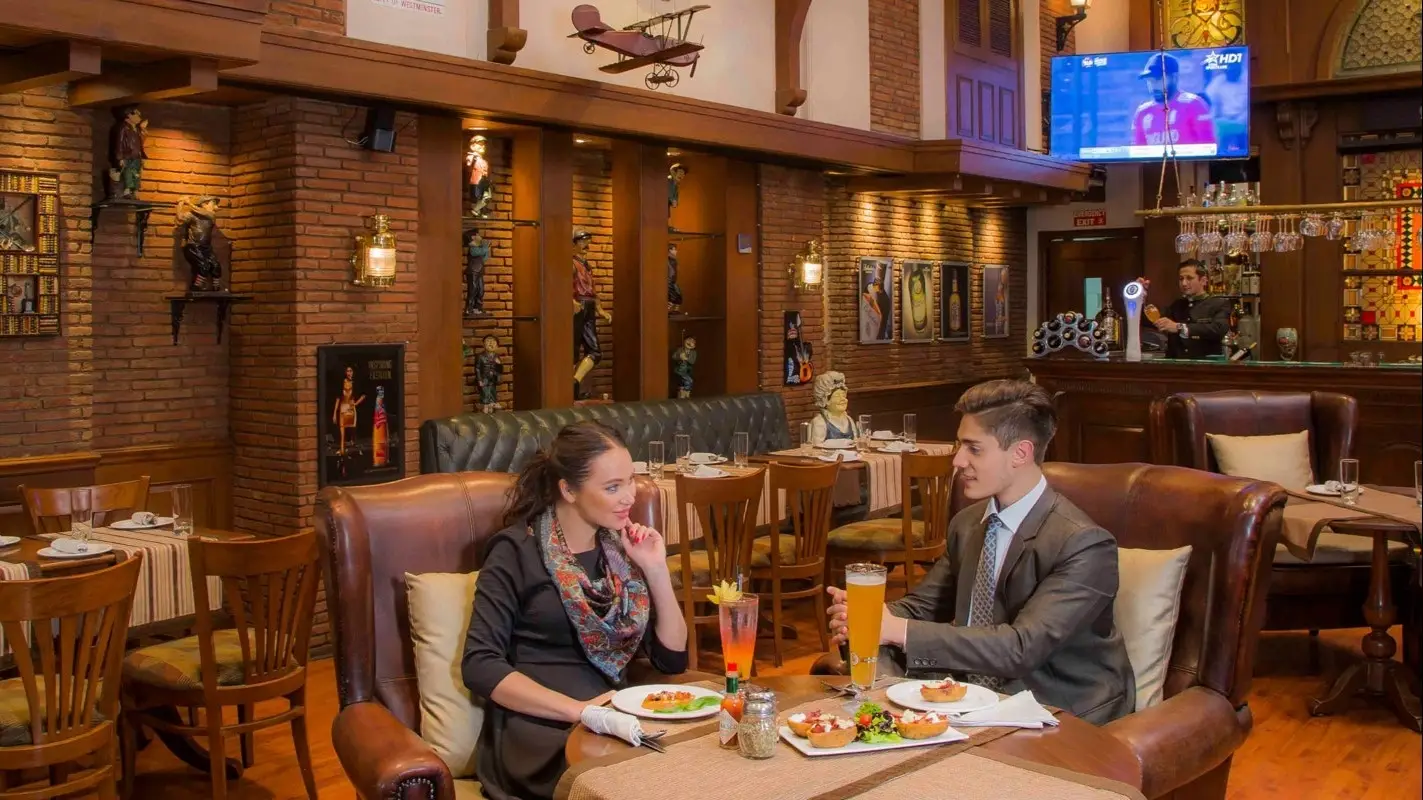 BROWN'S THE ENGLISH PUB @ THE PALMS