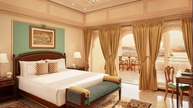 Luxury Suite with Sit Out