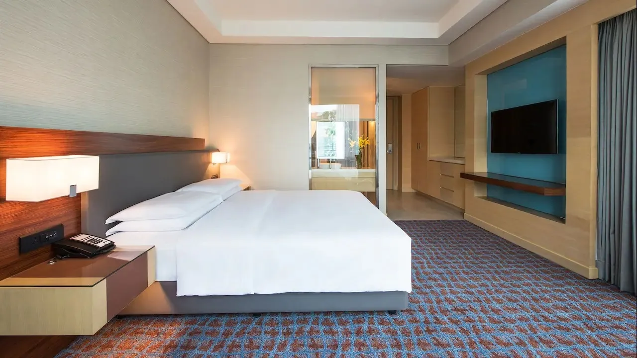 1 King Bed with Pool View