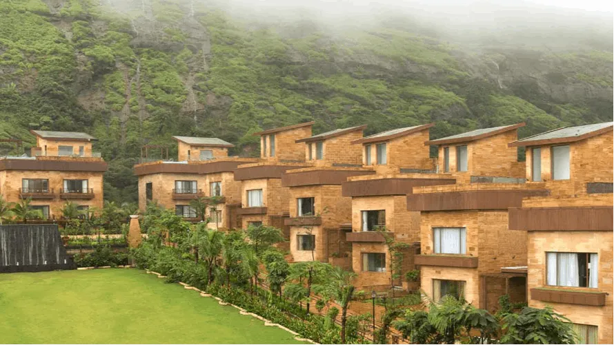 GARDEN VILLA RESORT LAWN