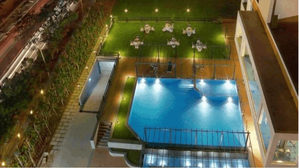 Pool side lawn 1