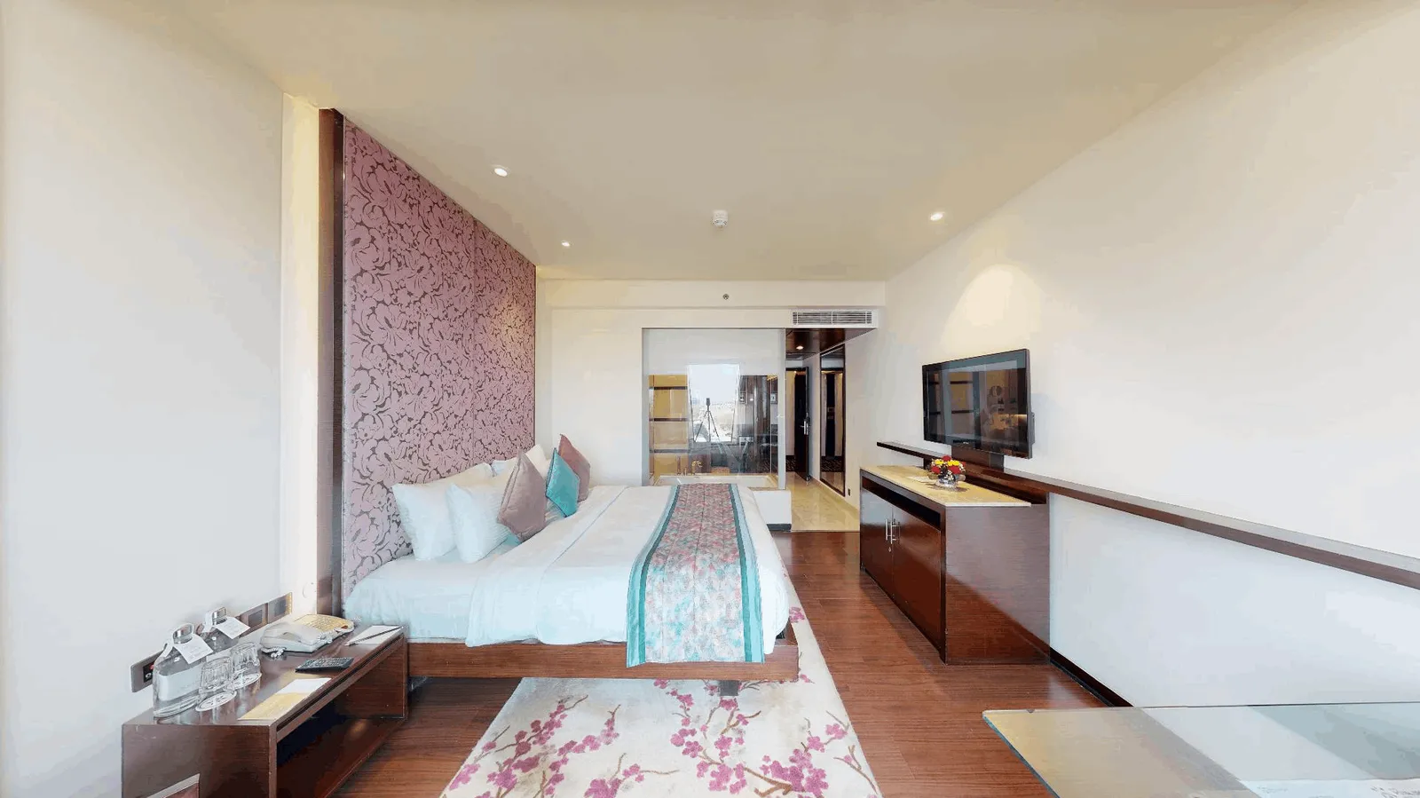 Deluxe King Bed Room