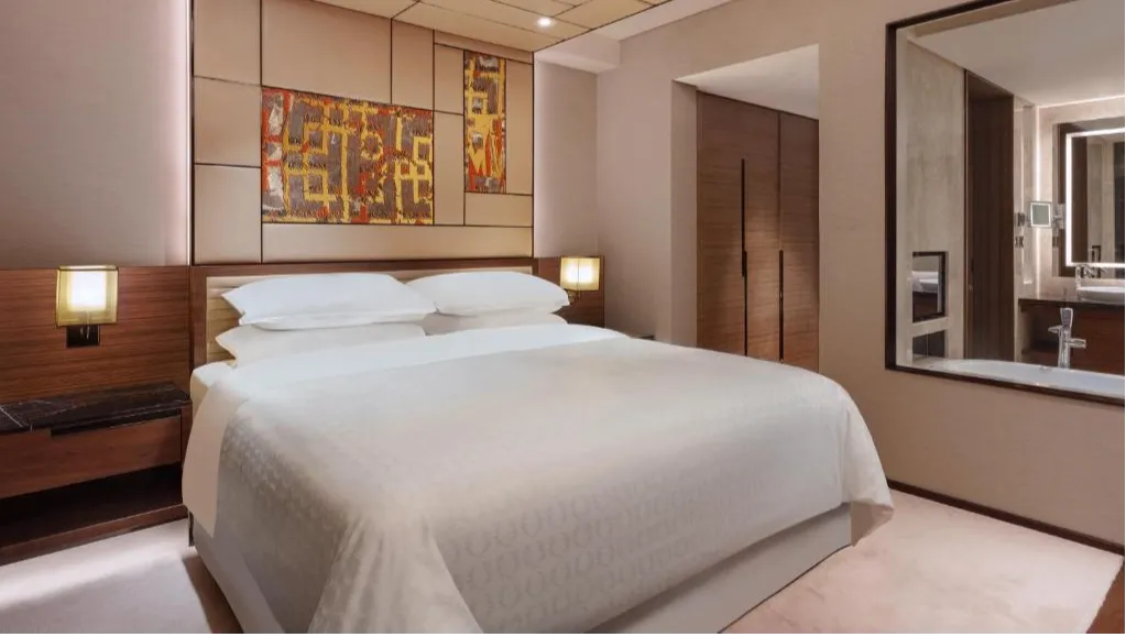 Executive Suite with Club Lounge Access