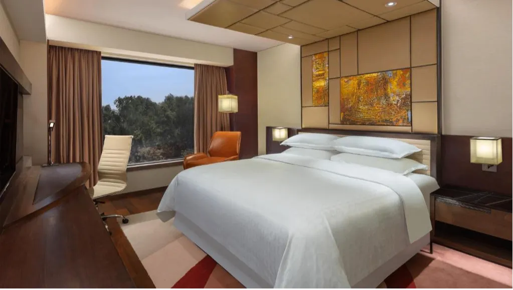 Junior Suite with Club Lounge Access