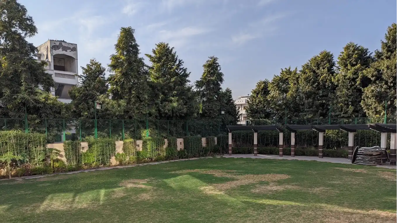 Main Lawns