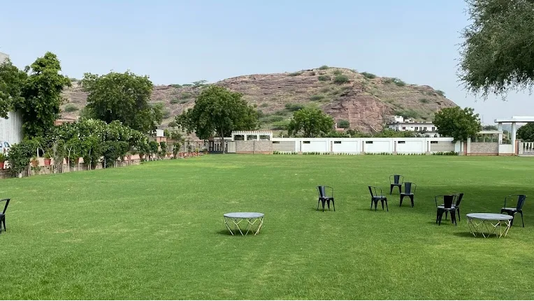 Lariya Lawn
