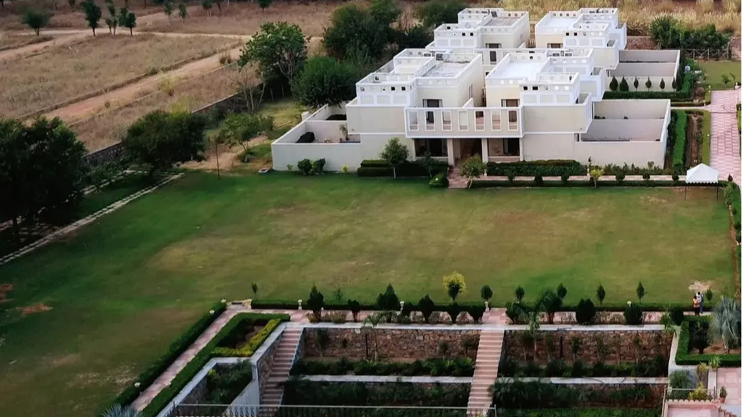L-Shape Lawn