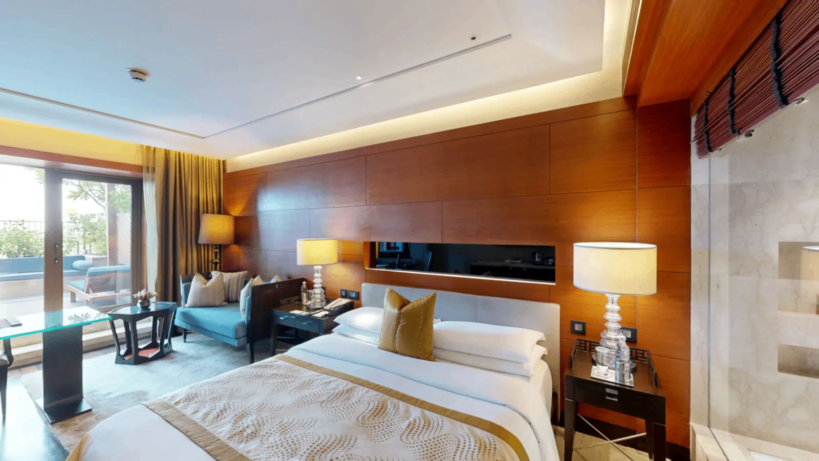 Club Room With Balcony