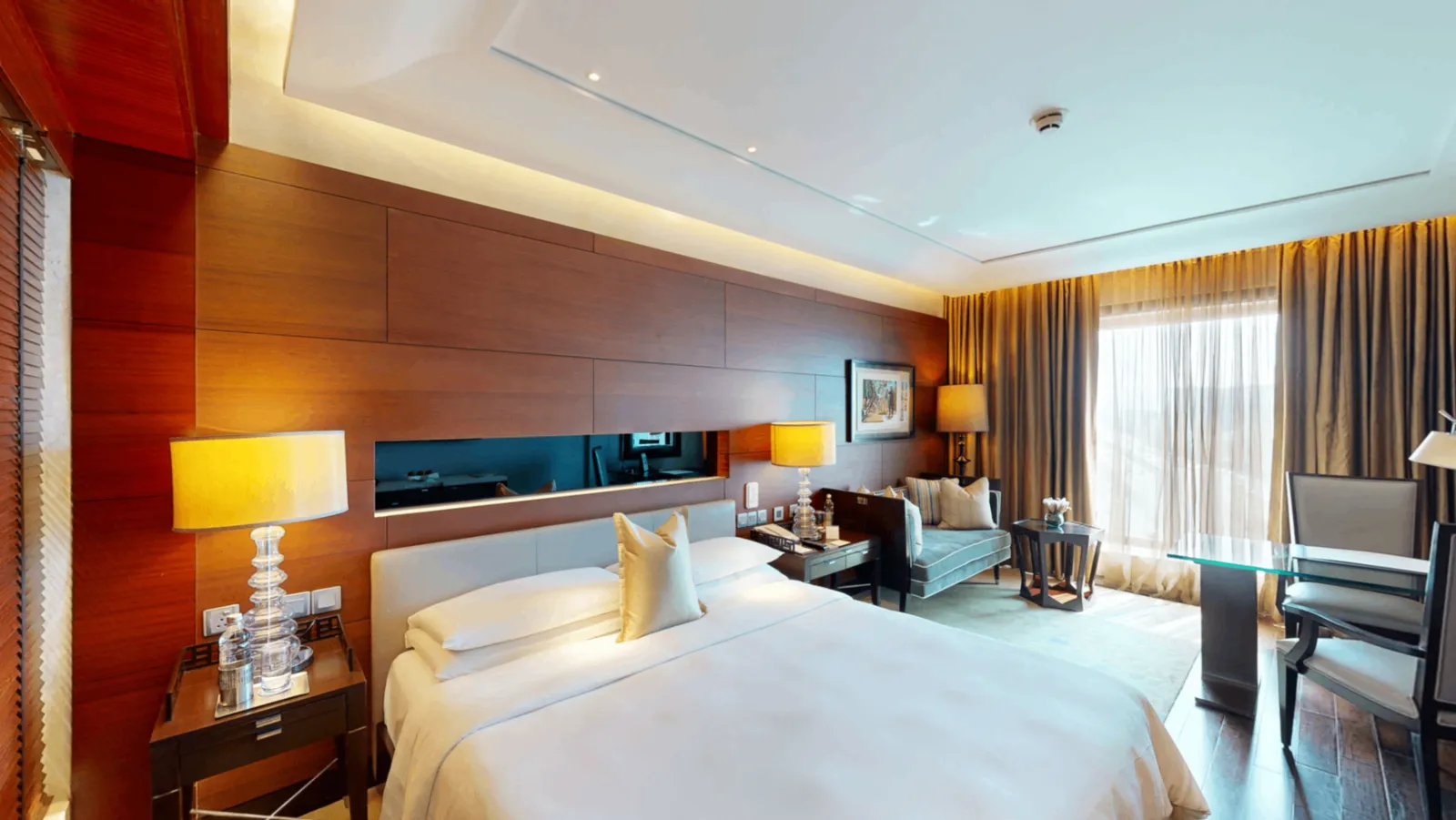 Club Room - City View