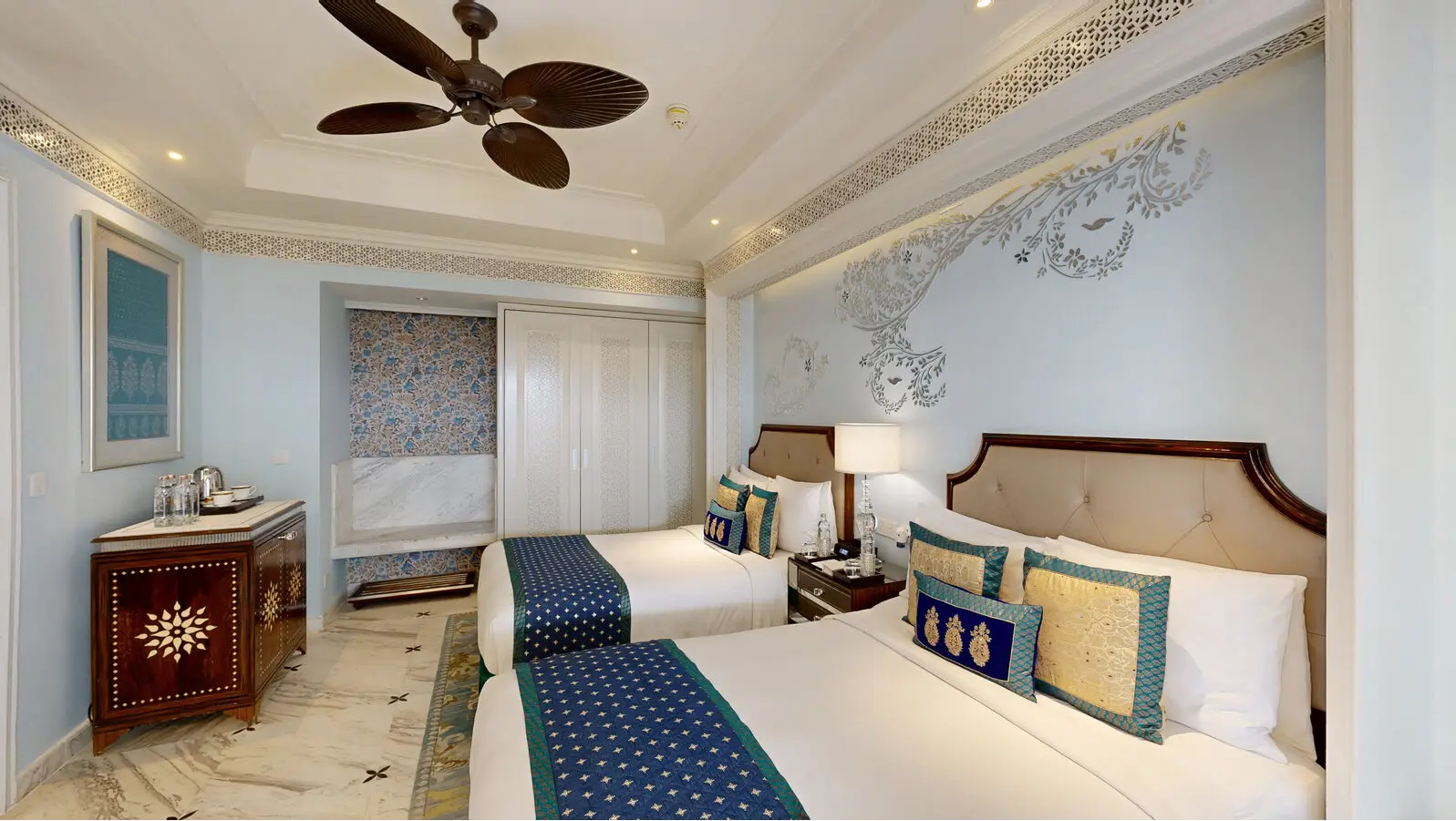 Royal Grand Villa With Courtyard