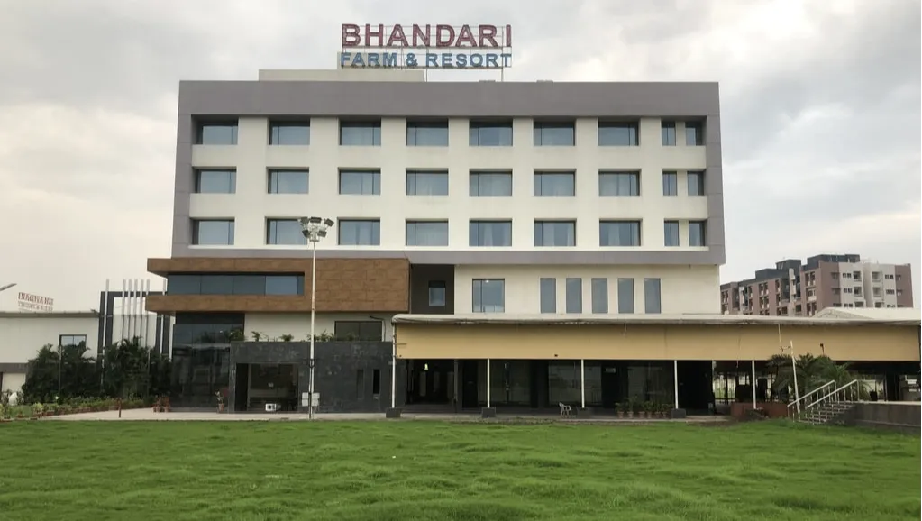 Manak Ratna Lawn