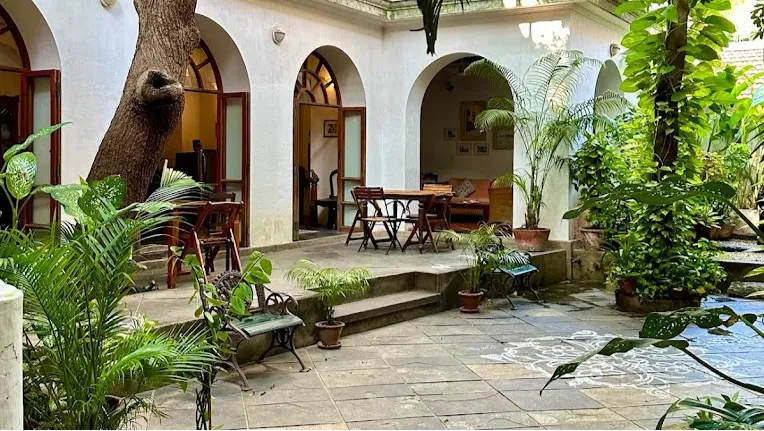 Courtyard with Dining
