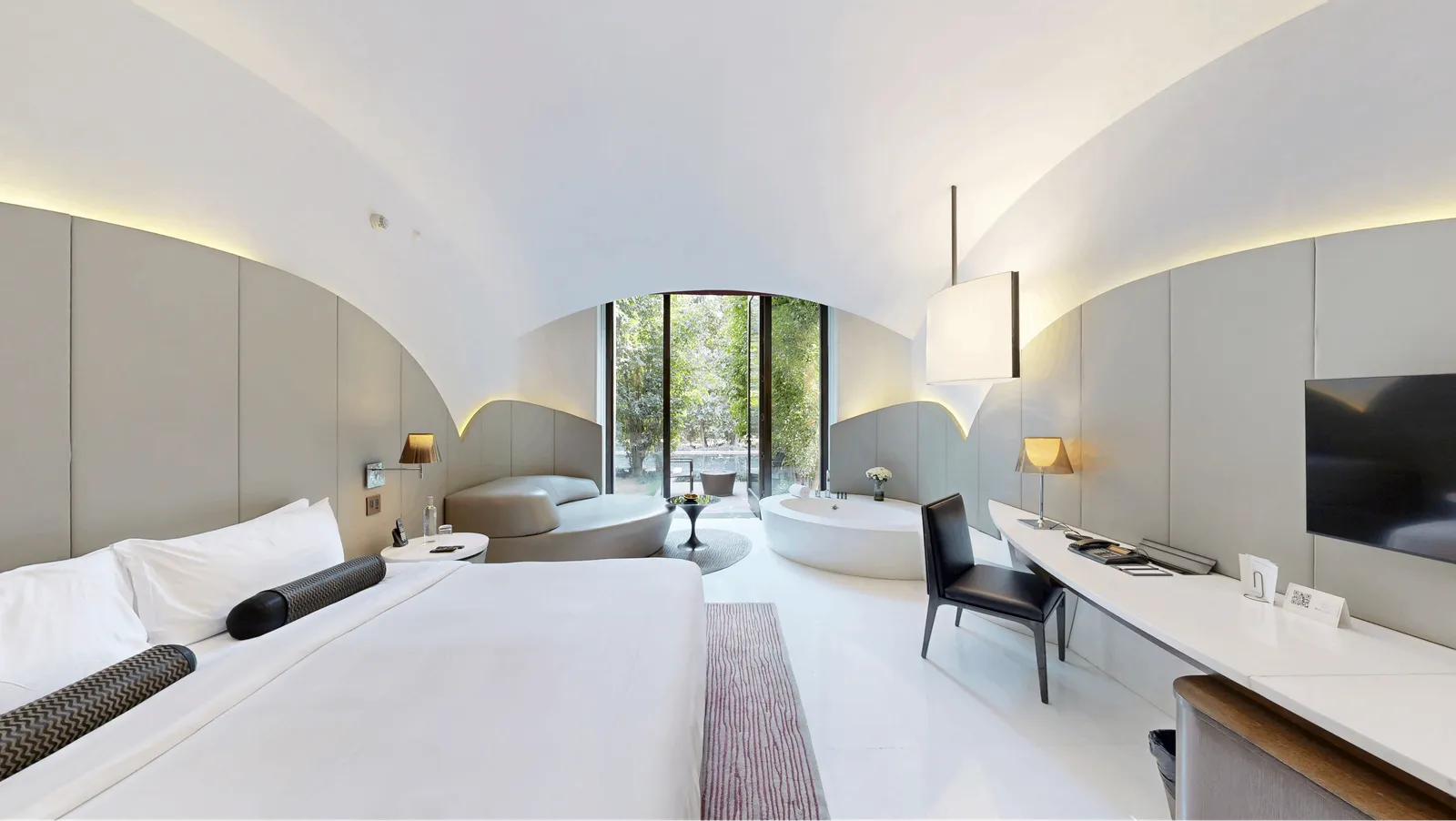 The Roseate Lake Access Suite