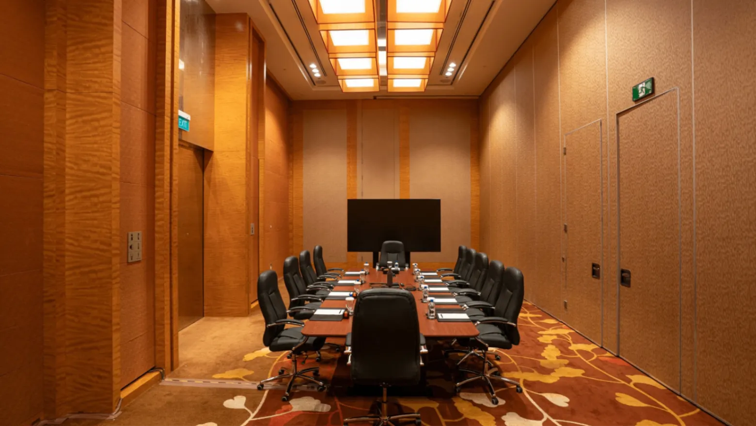 MEETING ROOMS