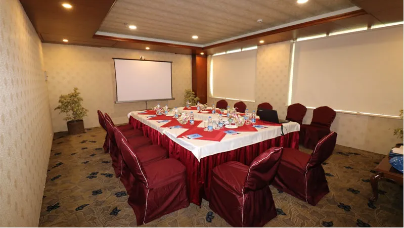 De Circle Board Room