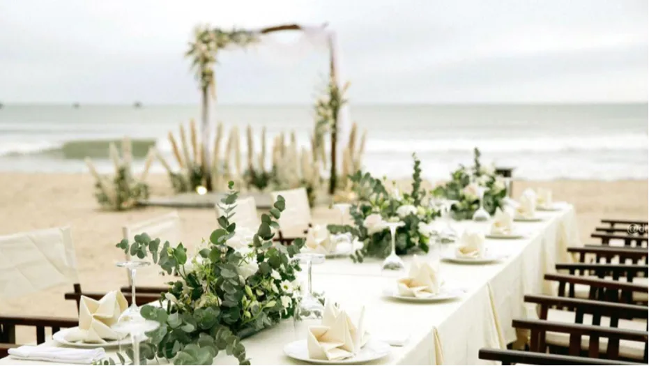 DESTINATION WEDDING IN HO TRAM