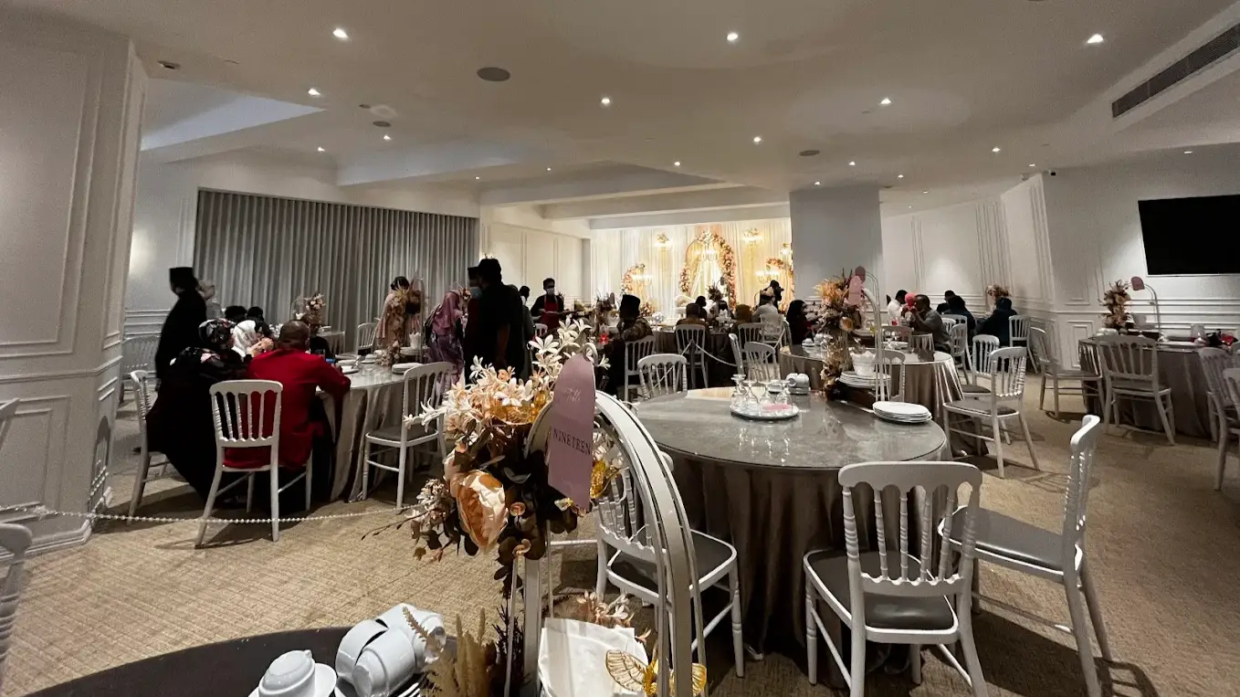 Elegant Grand Hall — gallery