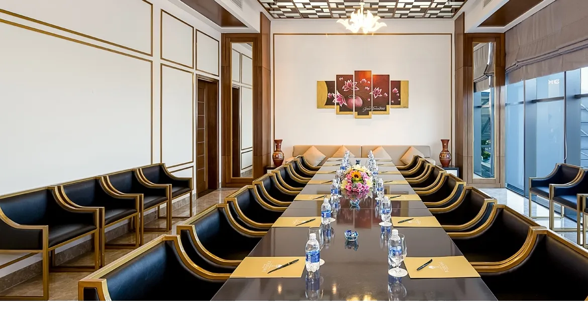 LE MERIDIEN DINING ROOM	