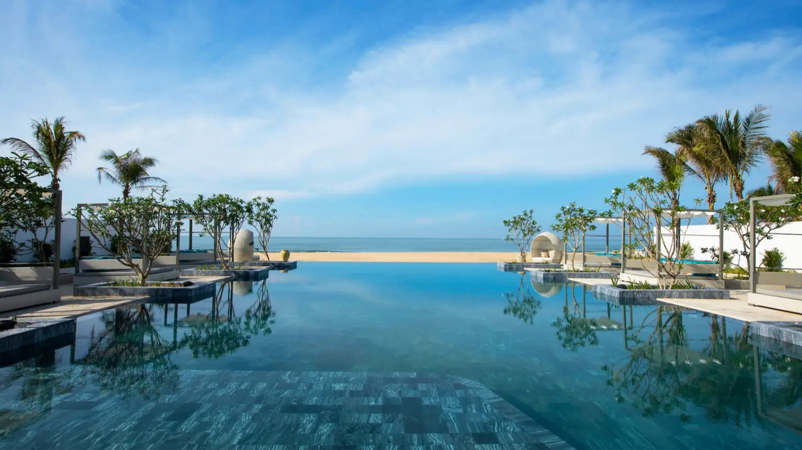 The Level Pool - Pool Side