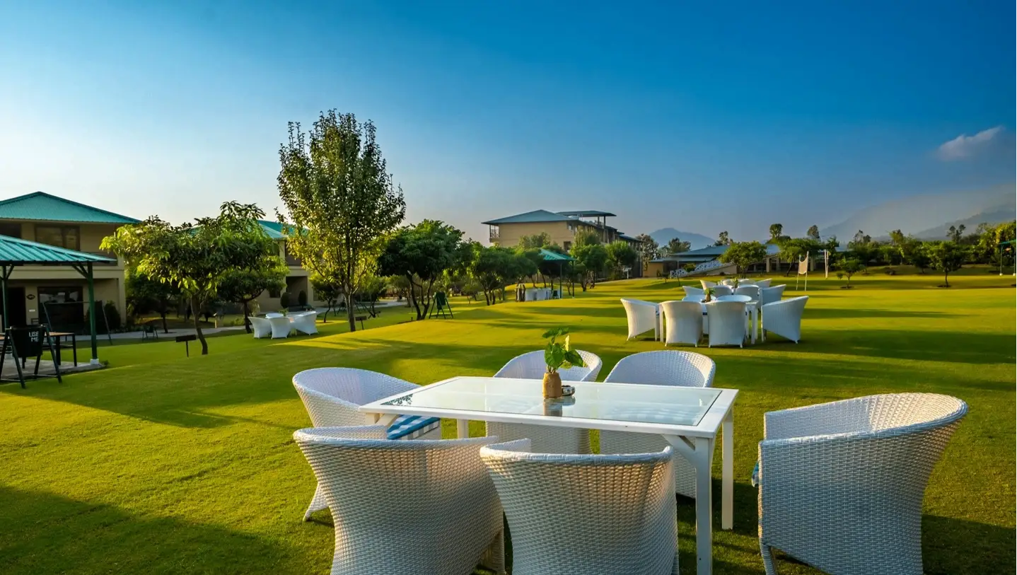 Kakar Lawn (Gole Lawn)