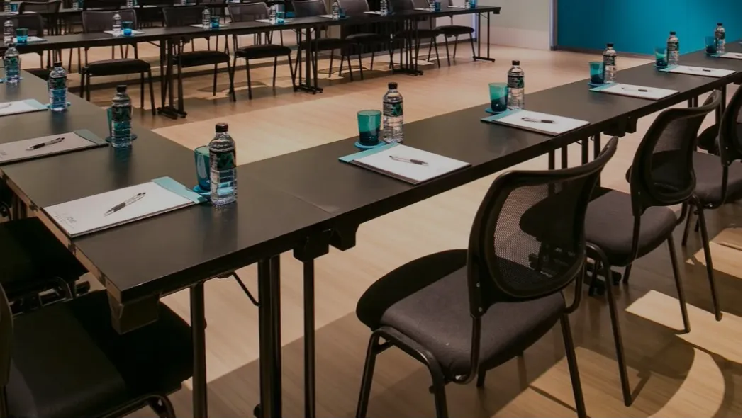 MEETING ROOM — gallery
