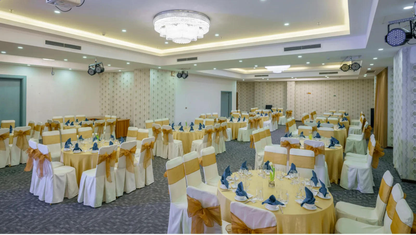 AQUA MEETING ROOM