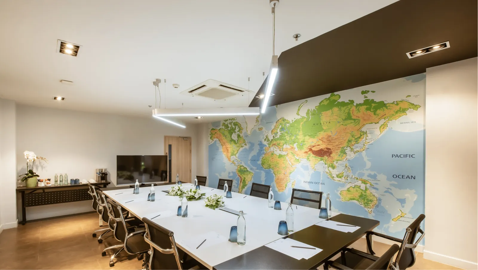 LA LUNA CONFERENCE ROOM