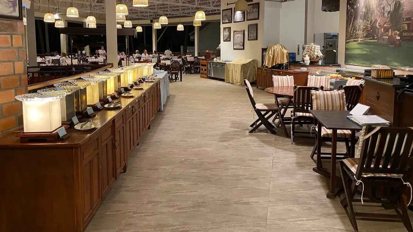 Restaurant & Dining Hall