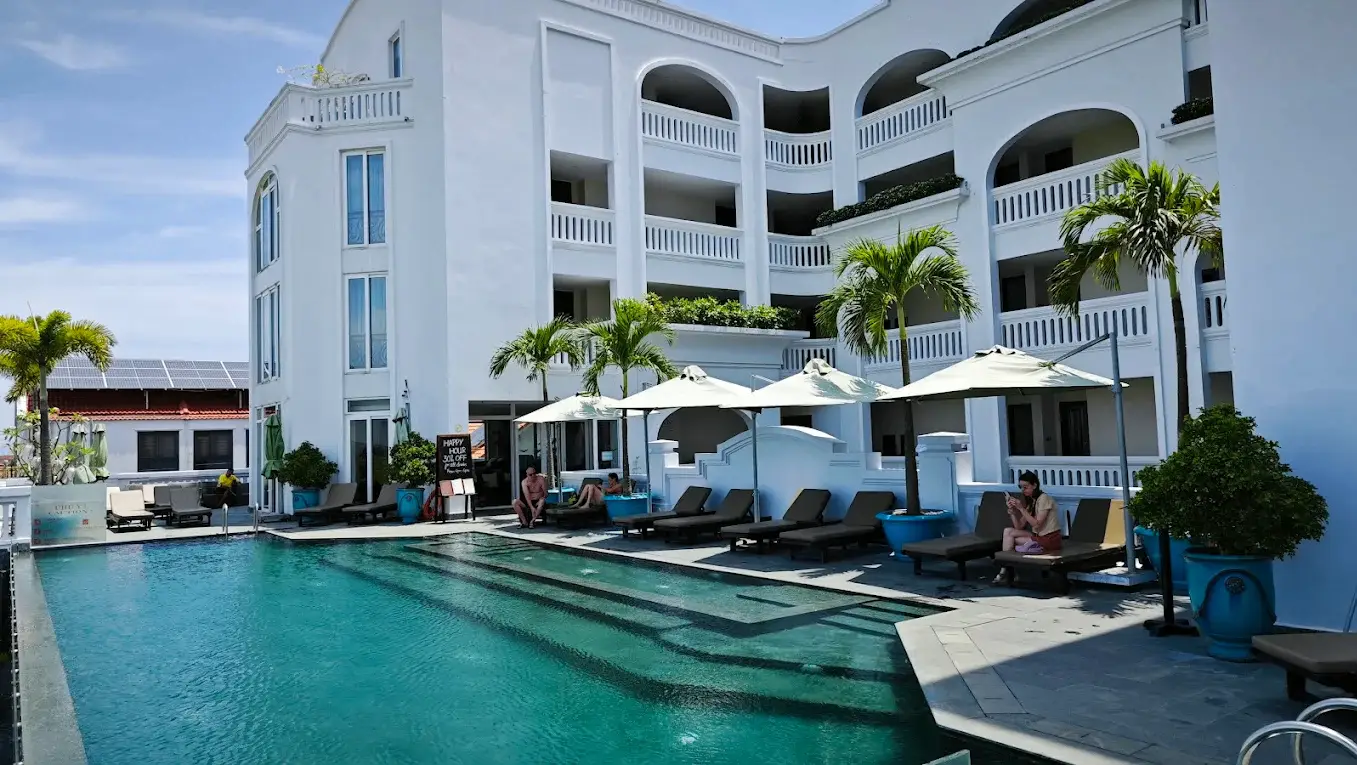 Infinity Poolside & Garden Area