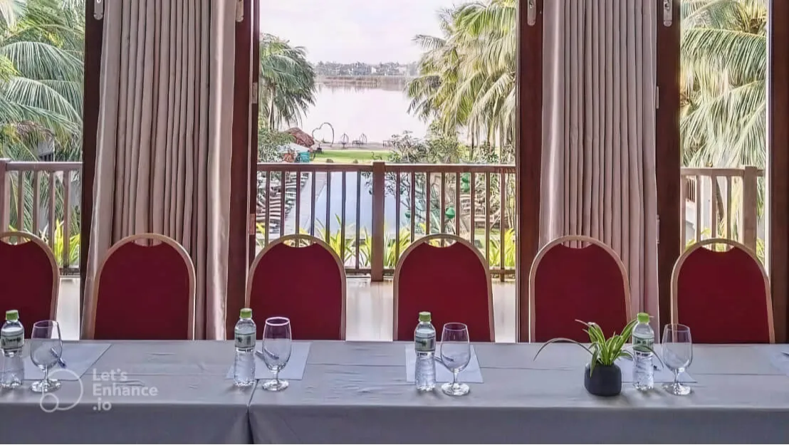 Emerald Meeting Room