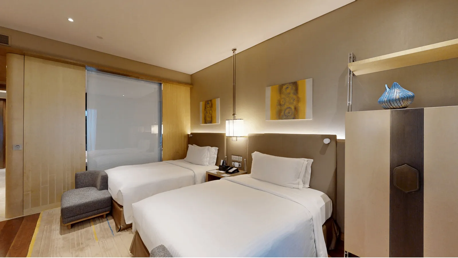 Twin Room - Queen Bed