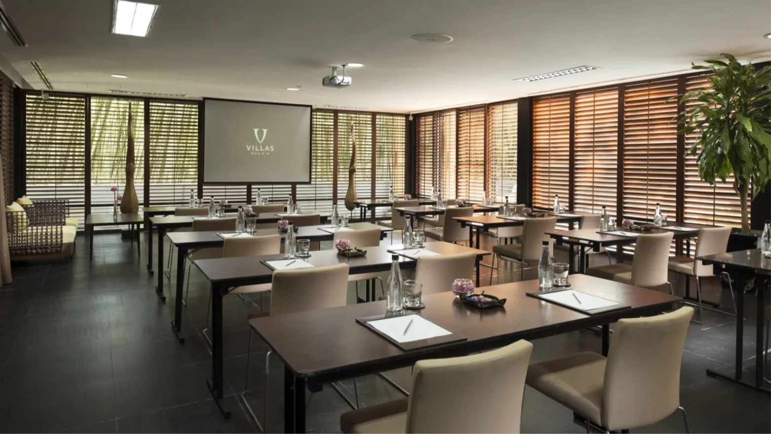 V Meeting Room — gallery