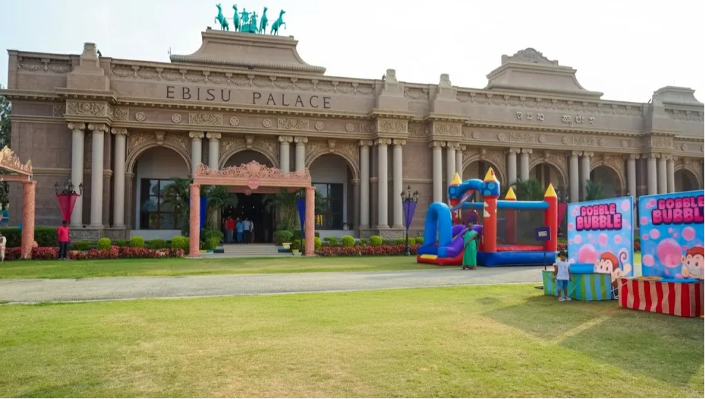 Studio Front Parking 