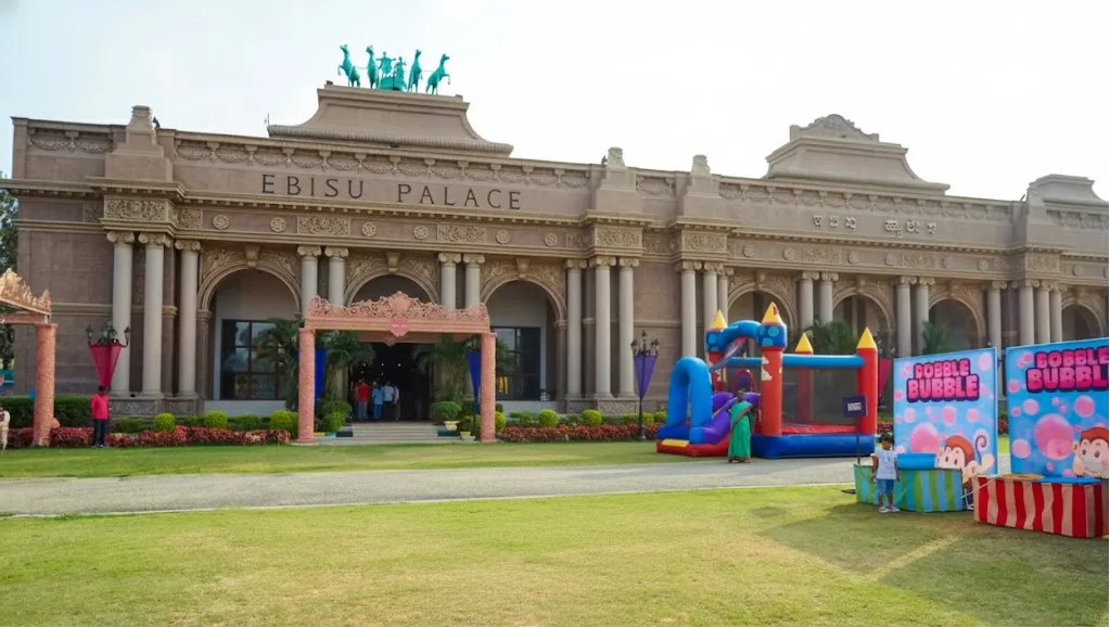 Palace Front Parking