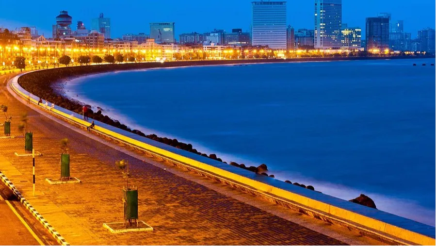 The Queen’s Necklace