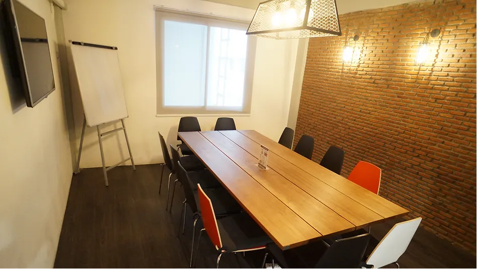MEETING ROOM M401