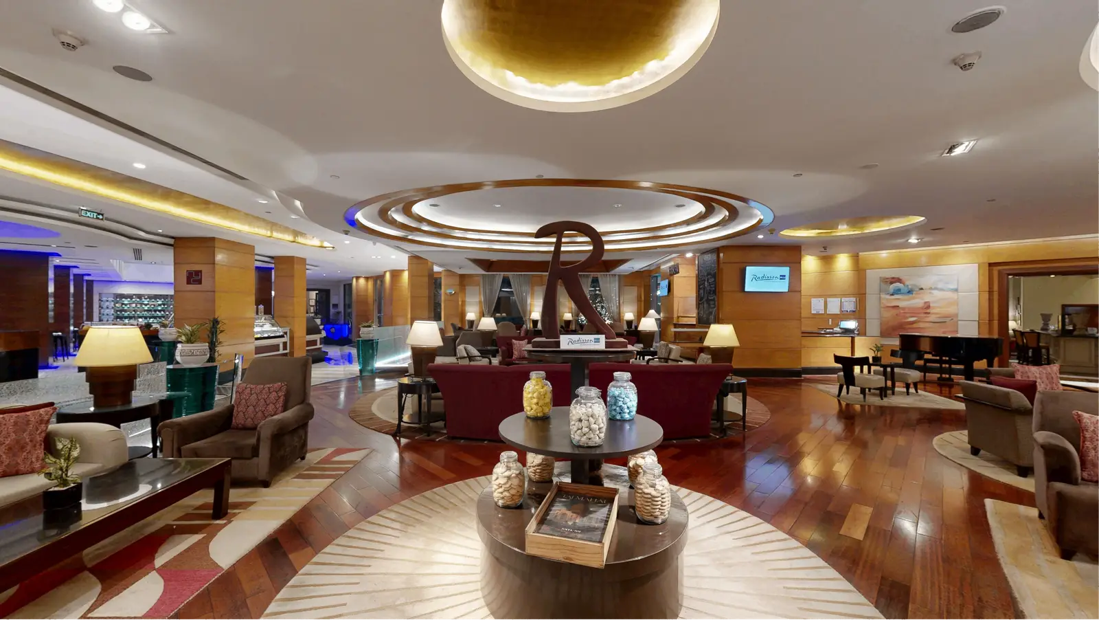R - The Lounge