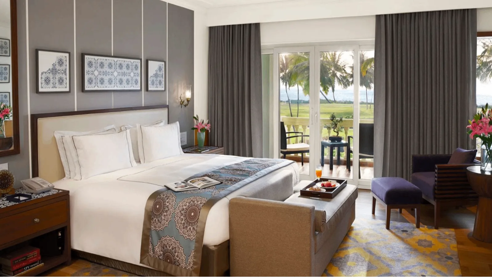 Luxury Suite with Living Area Sea View