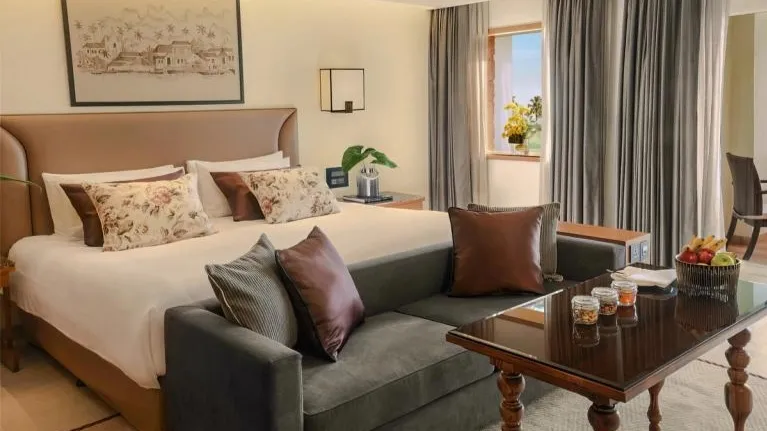 Deluxe Room Sea View King Bed