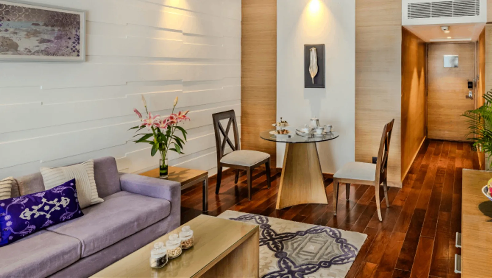 Deluxe Suite City View King Bed