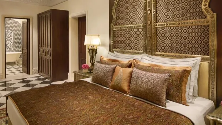 Deluxe Premium Suite 1 Bedroom King Bed